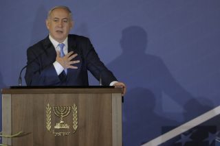 Οι εισαγγελείς χτυπούν την πόρτα του Νετανιάχου