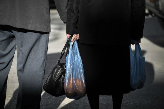Τεράστια μείωση στη χρήση πλαστικής σακούλας