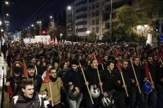 Μαζική αντιφασιστική πορεία ενάντια στη ναζιστική φιέστα