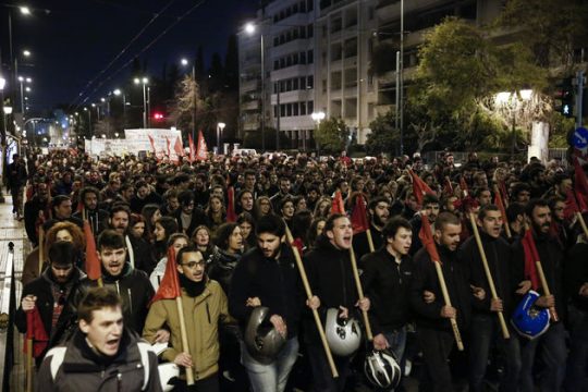 Μαζική αντιφασιστική πορεία ενάντια στη ναζιστική φιέστα