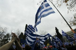 «Έλληνες! Εδώ με ένα ευρώ!»