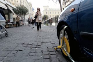 Παρκάρουν… όπου γουστάρουν