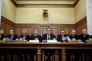Πιστός στο δόγμα της πιστωτικής γραμμής