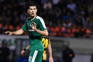 Επικίνδυνες ακροβασίες με φόντο το -3