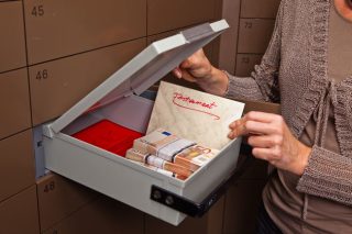 Υπό κατάσχεση και οι θυρίδες οφειλετών