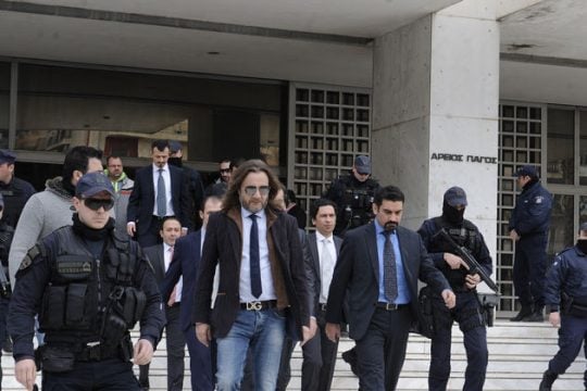 Ελεύθεροι… κρατούμενοι