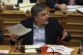Σχέδιο μεταρρυθμίσεων με ελληνική σφραγίδα