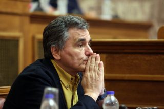 Διπλή πρόκληση για τον Τσακαλώτο