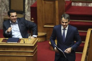 Φτηνές υπεκφυγές και… σκευωρολογίες