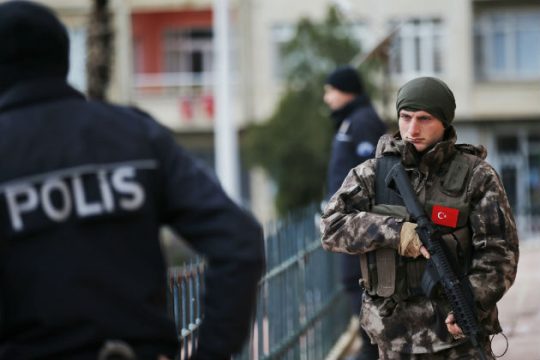 Βόμβα προκάλεσε την έκρηξη σε εφορία στην Άγκυρα