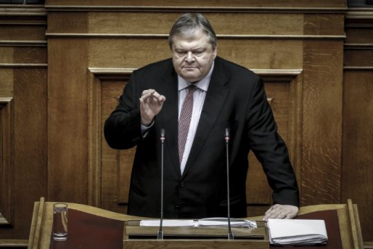 Στο σενάριο της στοχοποίησης επιμένει ο Βενιζέλος