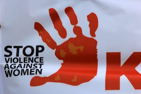 Βία κατά των γυναικών: διαφθορά και ανισότητα