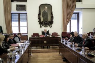 Με δέκα κάλπες η ψηφοφορία