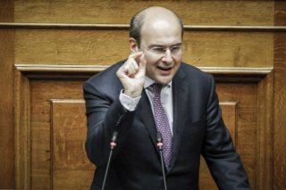Ο Χατζηδάκης είδε… όνειρο με 424 προσλήψεις