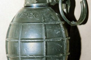 Πολίτης παρέδωσε… χειροβομβίδα σε αστυνομικό τμήμα