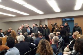 Ατιμωρησία για τη χρυσαυγίτικη επίθεση σε εκδήλωση για τις μειονότητες