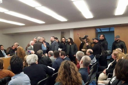 Ατιμωρησία για τη χρυσαυγίτικη επίθεση σε εκδήλωση για τις μειονότητες