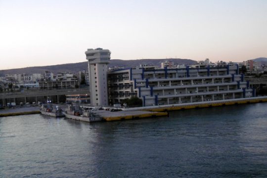 Τα βρίσκουν υπουργείο Ναυτιλίας και πλοιοκτήτης «απεργός πείνας»