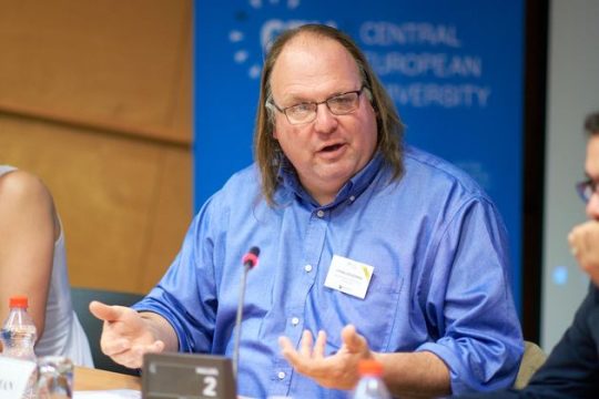 «Η δωρεάν ενημέρωση ενέχει τον κίνδυνο μιας κοινωνίας της επιτήρησης»