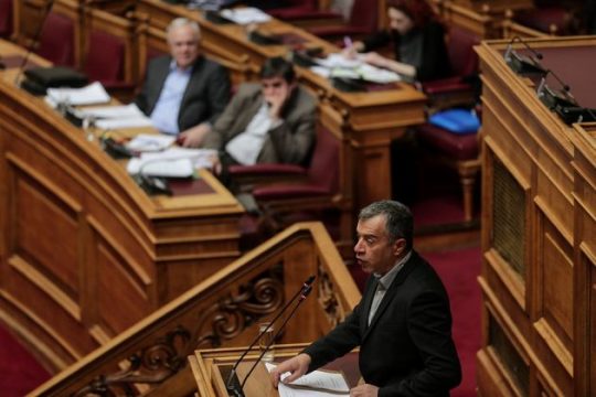 Στα δύο η Βουλή για ιατρική κάνναβη και… μπάφους