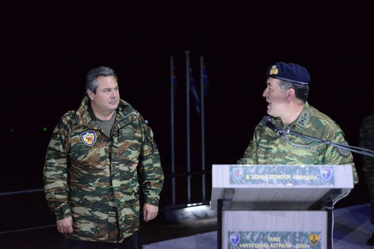 Βάζει ο Πάνος τη στολή του…