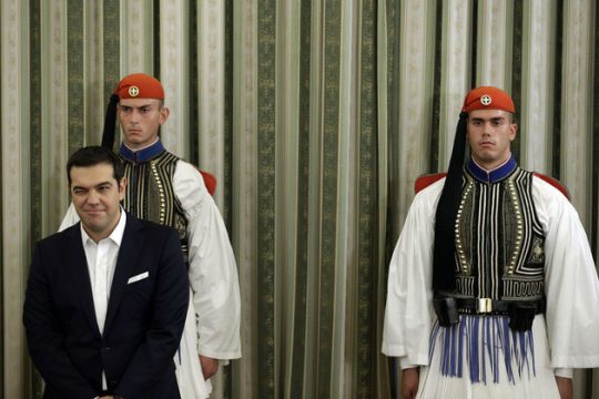 Κλείνει το μάτι στην Κεντροαριστερά