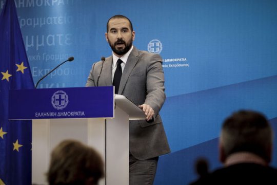 «Καρφιά» με πολλούς αποδέκτες