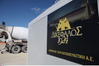 Εριξε πλάκα κι αγιασμό…