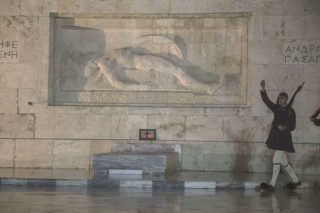 Να φύγει ο Άγνωστος Στρατιώτης από την Πλατεία Συντάγματος