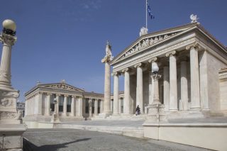 Υμνούν την ομορφιά της