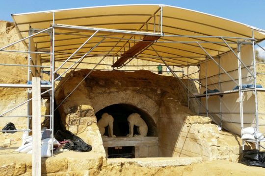 Αναζητώντας απαντήσεις στους Δελφούς για τον χρησμό της Αμφίπολης