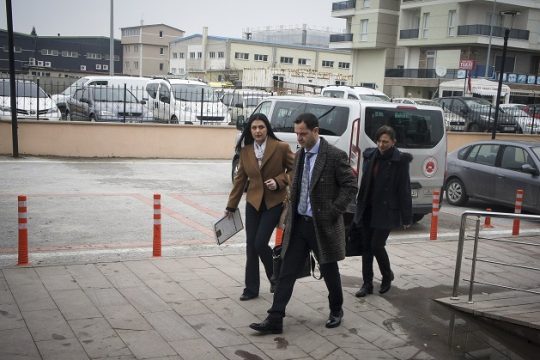 Οι Τούρκοι καθυστερούν την επιστροφή των δύο στρατιωτικών