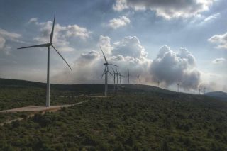 Μπαίνει η Ανοιξη, φυτρώνουν… ανεμογεννήτριες