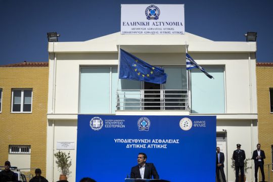 Διπλό μήνυμα Τσίπρα για ασφάλεια και Ρομά