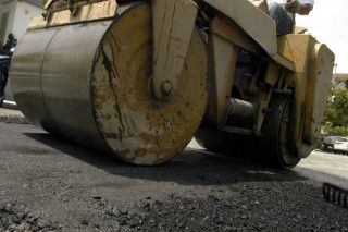 Ασφαλτοστρώσεις δρόμων στον Κορυδαλλό