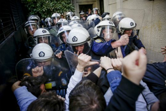 Τραυματισμός δημοσιογράφου που κάλυπτε τους πλειστηριασμούς