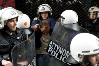 Οι «53+» και η ιλαροτραγωδία (μας)