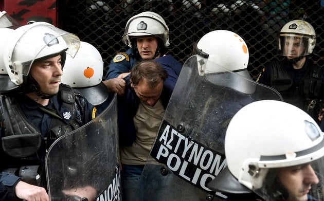 Οι «53+» και η ιλαροτραγωδία (μας)