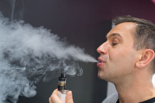 Εξομοιώνει το κάπνισμα με το «άτμισμα» η Ολομέλεια του ΣτΕ