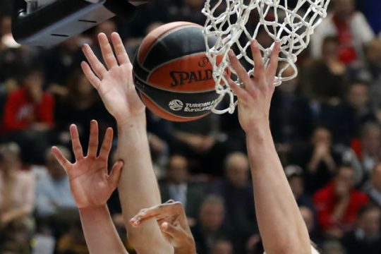 «Πετάει» η ΤΣΣΚΑ, απειλείται η Μακάμπι