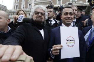 «Γέφυρες» Πέντε Αστέρων-Λέγκας;