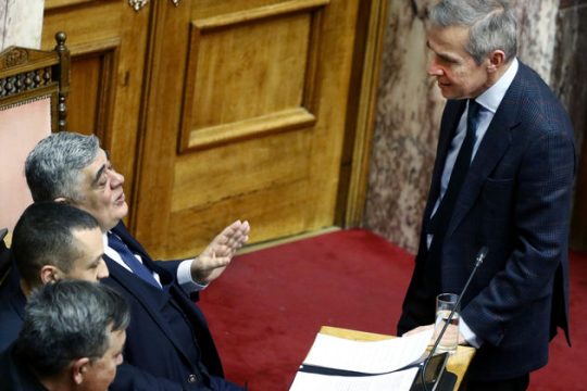 Η Ν.Δ. κάνει τα στραβά μάτια για το ρατσιστικό παραλήρημα