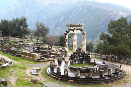 Aυλαία για το 3ο Οικονομικό Φόρουμ Δελφών