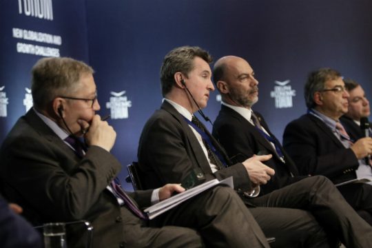 Κοινός τόπος οι μεταρρυθμίσεις, διάσταση απόψεων για το χρέος