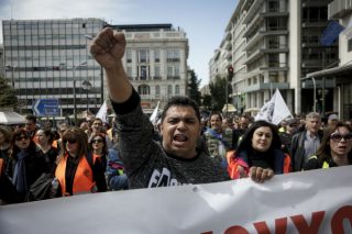 Βγήκαν στον δρόμο για να μη βρεθούν στον δρόμο…