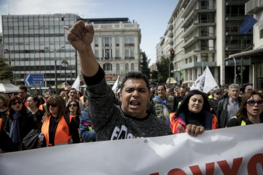 Βγήκαν στον δρόμο για να μη βρεθούν στον δρόμο…
