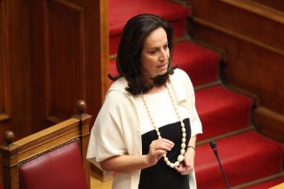 Η πολιτική αγωγή της κυρίας Διαμαντοπούλου