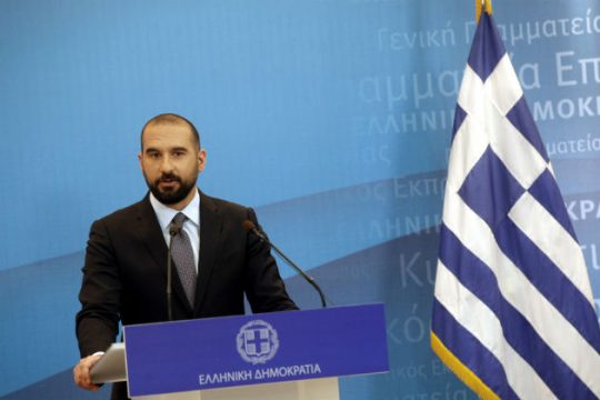 Ενημέρωση των πολιτικών συντακτών στη Γ.Γ. Επικοινωνίας [Live]