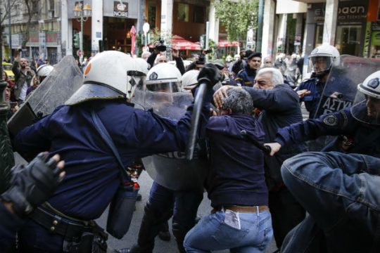 Επεισόδια και προσαγωγές σε διαμαρτυρία κατά πλειστηριασμών
