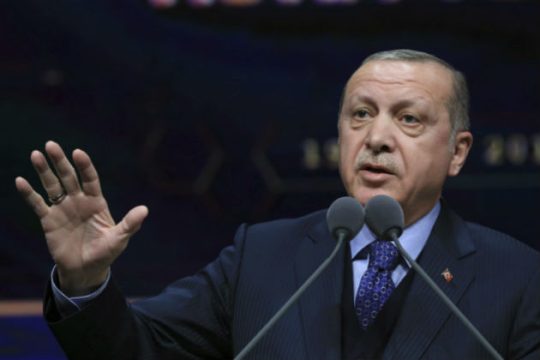 «Παζαρεύει» ο Ερντογάν, επιμένει νομικά η Αθήνα